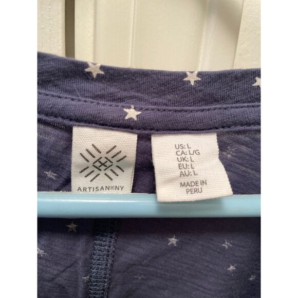 Women's Large V-Neck Shirt with Stars‎ - Picture 3 of 3